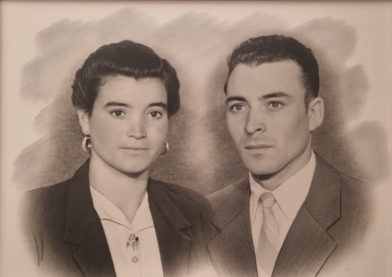 Fotografia a preto e branco de Albertina Rosa e Manuel Vieira, os avós que construíram a Casa do Outeiro